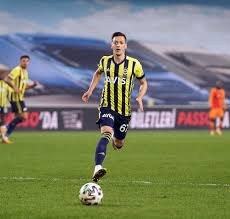 İngiltere premier lig ekiplerinden arsenal'de forma giyen alman futbolcu mesut özil ile sevgilisi miss turkey amine gülşe, evlilik hazırlılıklarına tüm hızıyla devam ediyorlar. Mesut Ozil Ilk Derbisini Kaybetti