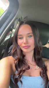 Lizzie Boyd's Instagram, Twitter & Facebook