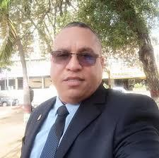 Si invitas a salir a una mujer y ella te dice yo te aviso ¿Qué significa?  🥹🤣😅