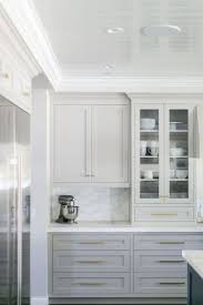 28 Elegant White Kitchen Design Ideas For Modern Home In 2020 Classic White Kitchen Kitchen Style Backsplash Kitchen White Cabinets