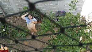 Bottomless Wife Goes Outside and Walk Near Workers: Brazilian In Portuguese  Porn