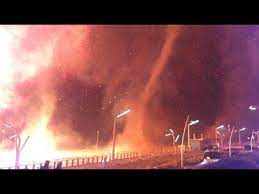 Ein luftwirbel wirbelt in der regel staub und andere dinge in die. Silvester Event Endet Mit Feuertornado Youtube