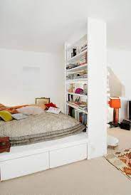 Separation cuisine salon 40 idees pour cloisonner et. Coin Chambre Dans Le Salon 40 Idees Pour L Amenager Une Hirondelle Dans Les Tiroirs Amenagement Petite Chambre Comment Amenager Une Petite Chambre Amenagement Petit Appartement