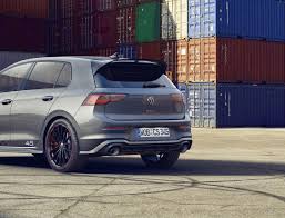 La nouvelle volkswagen golf 8 gti est disponible à la commande, avec la boîte manuelle à six vitesses ou de. Volkswagen Golf 8 Gti Clubsport 45 300 Ch Pour Les 45 Ans De La Compacte Sportive