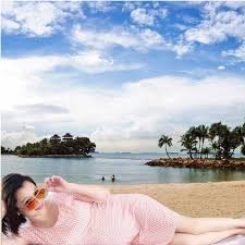 徐若瑄vivianhsu on instagram 好熱啊 來份綜合冰淇淋 插著小陽傘的椰子水 有人看到我的大陽傘嗎 instagram instagram posts gentle monster
