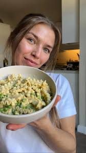 One of my go-to’s! Creamy, lemony, pea pasta. Few ingredients and little  time, winning combo! , Ingredients:, 250g pasta , 200ml vegan double cream  , 100g peas , 1/4 stock cube, 1/2 an onion , 4 ...