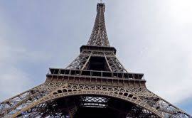Tahukah anda, menara eiffel awalnya berwarna cokelat kemerahan? Dah Kenapa Panjat Menara Eiffel Harian Metro