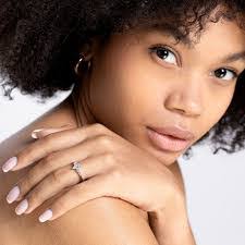 Kara Diamond's Instagram, Twitter & Facebook