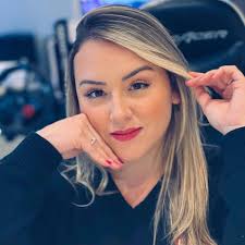 Just a pig chilling in a paddling pool to brighten your day! 😂🐷 Abby the  Pink Piggy