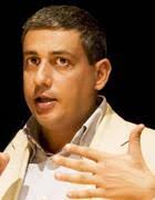 Giuseppe Genna, il nuovo romanzo. Milano, 2018: l'alba della nuova specie  Un'unica mente umana e artificiale