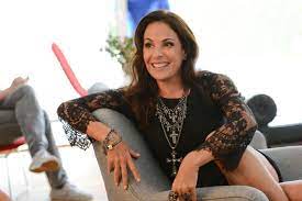 She is an actress and producer, known for amores possíveis (2001), a glória e a graça (2017) and pecado capital (1998). Who Is Carolina Ferraz Dating Carolina Ferraz Boyfriend Husband
