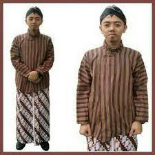 Memiliki model yang khas membuat pakaian. Baju Surjan Lurik Dewasa Set Jarik Blangkon Adat Jogja Solo Pakaian Tradisional Jawa Murah Shopee Indonesia