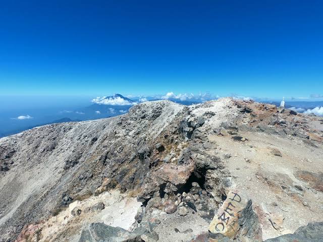 Climbing Volcan Tajumulco Without a Guide - Nomad Joseph