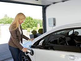 werbung elektroauto bequem zuhause aufladen. Elektroauto Zu Hause Laden So Klappt Es Mit Der Stromtankstelle Energie Fachberater