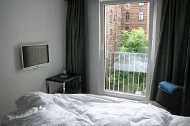 Cosy But Super Tiny Room Bild Von Motel One Koln Mediapark Koln Room Home Decor Furniture