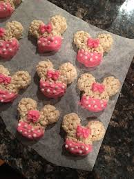 1st Birthday Rice Krispie Treats My Diy Rice Krispies Minnie Mouse Party Treats Minnie Mouse Birthday Cakes Minnie Mouse Birthday Party Decorations Minnie Mouse Party Decorations