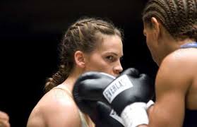 Million dollar baby, one of the most critically acclaimed and controversial films by clint eastwood, recently became available on netflix for live streaming. Million Dollar Baby Film Rezensionen De