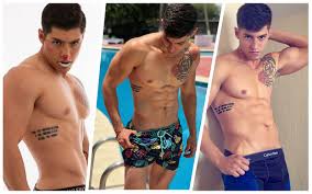 El Wapayaso Robbie Mora desnudo - Zona Gay