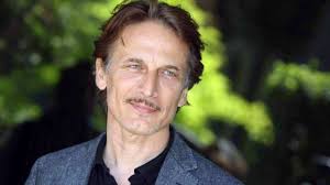 Sebbene il padre sia un artista famoso del piccolo schermo, non si sa moltissimo di mia. Cesare Bocci Una Rarissima Foto Con La Meravigliosa Figlia Mia