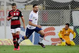 Confira a narração de bahia x flamengo com toda a emoção do esporte interativo! Em Jogo Com Duas Viradas Fla Vence Bahia Por 4 A 3 No Brasileirao Esportes R7 Futebol