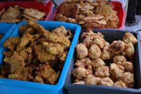 A pasar malam is a street market in indonesia, malaysia, brunei and singapore that opens in the evening, usually in residential neighbourhoods. Bikin Ngiler 7 Jajanan Jadul Ini Pasti Kerap Kamu Beli Di Pasar Malam