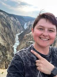 Hi everyone! I'll be moving out of my current place at the end of the year  and am looking for a roommate to move into a 2 bed 2 bath apartment. I'm