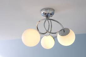 Lampes Et Luminaires Pour Eclairer La Salle De Bains Plafonnier Salle De Bain Luminaire Salle De Bain Salle De Bain