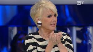 Il sole negli occhi (1953) · girandola 1910, episodio di amori di mezzo secolo (1954) · lo scapolo (1955) · souvenir d'italie (1957) · nata di marzo (1958) · adua e le compagne (1960) · fantasmi a roma (1961) la parmigiana (1963) · la visita (1963) · il magnifico cornuto (1964) · io la conoscevo bene (1965) · fata marta, episodio de le fate (1966) · come. Tale E Quale Show Chi E Loretta Goggi Eta Carriera Amori E Vita Privata Moda Donna Spettacolo Gossip E Bellezza Leichic It