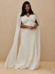 These fabulous plus size gowns with long sleeves are ideal for a winter or outdoor wedding when the temperature is colder than normal. Stunning Plus Size Wedding Dresses Junebug Weddings