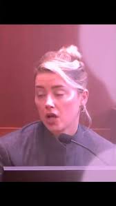 Amber Heard Gives Make-Up Tutorial 💄