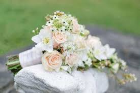 Malbücher sind die idealen gastgeschenke für kinder und eine tolle beschäftigung auf der hochzeit. Blumen Zur Hochzeit Die Schonsten Trends Weddix