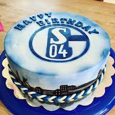 Kleinkinderkuchen, fondant kuchen, fußballtorte, kuchendekoration, geburtstagskuchen willkommen bei schalke, alessandro schöpf. Fc Schalke 04 On Twitter Konigsblauen Gluckwunsch Und Guten Appetit
