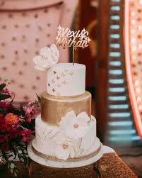 36 Of The Best Wedding Cake Toppers Groom Wedding Cakes Wedding Cake Toppers Cool Wedding Cakes