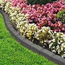 Terracotta, shells, and pieces of cut wood or mulch are also popular. Pin On Front Yard