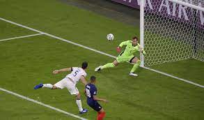 Hummels trägt sich mit eigentor in die g.→ #hummels; Hummels Sohn Jubelt Uber Eigentor Des Papas Mopo