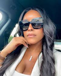 Joselyn Dumas(official) added a...