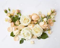 Meisterliche blumensträuße direkt vom floristen. Blumenstrauss Aus Rosen Auf Weissen Hintergrund Dargestellt Uber Schone Dekoration Von Blumen Im Valentinstag Oder Hochzeit Des Jungen Romantischen Paares Lizenzfreie Fotos Bilder Und Stock Fotografie Image 71344673