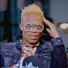 Mhlongo'nun ilk koreografi çalışması sarafina müzik filmindeydi ! Somizi Mhlongo Celebrates 3 Million Instagram Followers