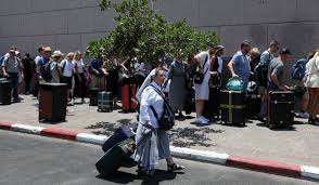 700 foreigners flee Iran to Azerbaijan, Armenia; evacuation from Israel  begins | Arab News