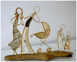 L'artiste anne mondro crée des sculptures anatomiques d'organes et de membres humains en faisant du crochet avec des fils de fer et de cuivre. Amour Et Tendresse Creations Originales Et Personnalisables Des Figurines En Ficelle Et Papier Pour Tou Bijoux En Fil De Fer Artisanat De Fil Fil Kraft Arme