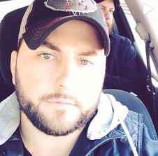Tyler Farr♥♥♥, look at those eyessss!