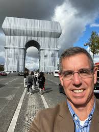 Bonjour de Paris: Paul Thiebaud Gallery painter, Ray Kleinlein, took a  quick trip there to see the Arc de Triomphe in its temporary  transformation. Entirely wrapped with 270,000 square feet of silvery