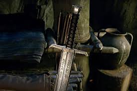 Con protagonista charlie hunnam, il film è una versione iconoclastica del classico mito di excalibur, e ripercorre l'iter di arthur dalla vita di strada al trono. King Arthur Il Potere Della Spada Recensione Film Trama Trailer