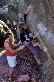 Patrick edlinger qui avait effectué à mains nues et parfois même sans être assuré plusieurs ascensions dans les gorges du verdon au début des années 80, fut l'un des pionniers de l'escalade libre de haut niveau. Mort De Patrick Edlinger Marc Le Menestrel