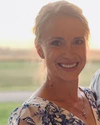 Amanda Lakin's Instagram, Twitter & Facebook