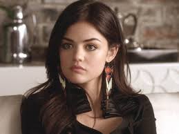 PRETTY LITTLE LIARS BOOM: 1ª ed. Livro vs Série: Aria Montgomery