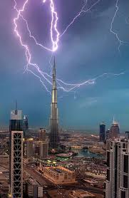 La Burj Khalifa Frappee Par La Foudre Dubai Photographie De Paysages Tour Du Monde