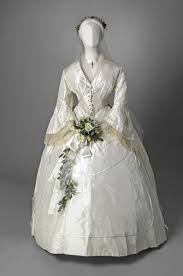 Jul 23, 2021 · hochzeiten im kleinen rahmen sind angesagt. Fripperies And Fobs Wedding Dress 1865 Antike Brautkleider Hochzeitskleider Vintage Vintage Hochzeitskleid