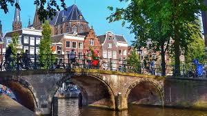 Hazel (shailene woodley) and gus (ansel elgort) are two extraordinary teenagers who share an acerbic wit, a disdai. Amsterdam Holanda 3 Locais De A Culpa E Das Estrelas Em 3 Minutos 3em3 Videos De Viagem E Turismo