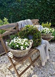 Pin By D Amico Marina On Garten Gardening In 2020 Garden Care Cottage Garden Garden Design Modello di nozze con la lista del libro bianco e gypsophila dei fiori sulla tavola blu da sopra bello reticolo floreale stile pia. pinterest